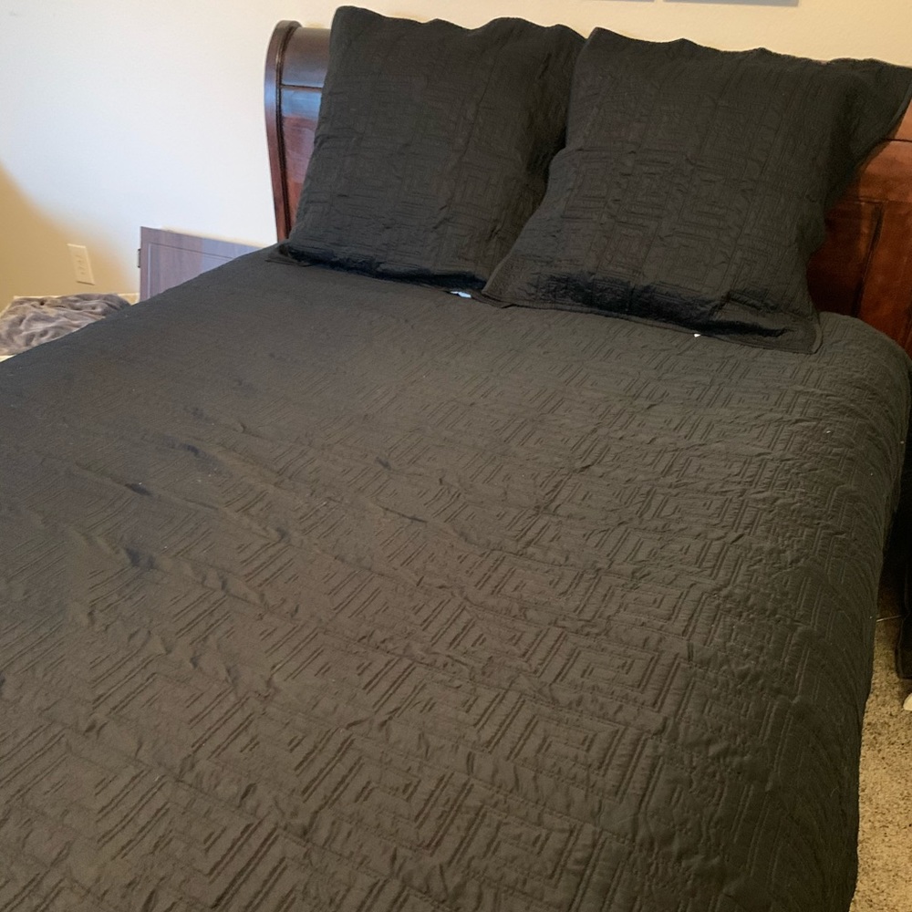 Williams Sonoma Home Queen Coverlet/ Euro Shams